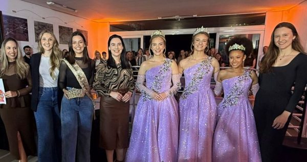 Município lança memorial e apresenta trajes da corte