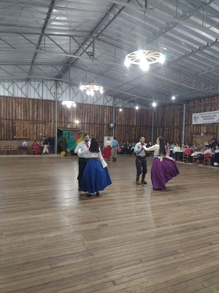 CTG Pousada dos Tropeiros promove curso de danças tradicionais em Fazenda Vilanova