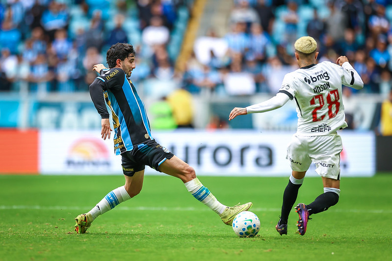 Grêmio leva virada em quatro minutos, perde para o Vasco e se complica contra o Z4