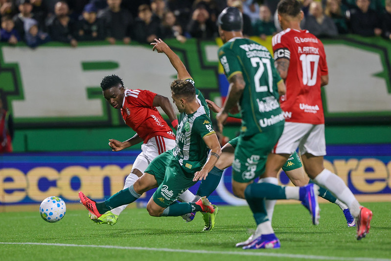 Inter vence a Chapecoense, encerra longo jejum e ganha fôlego contra o Z4
