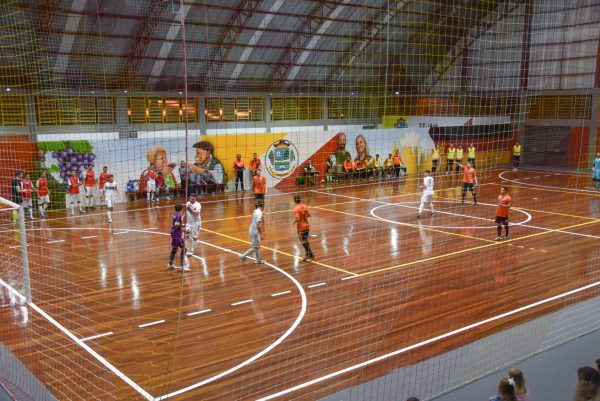 Futsal reúne 21 equipes no Municipal de Imigrante