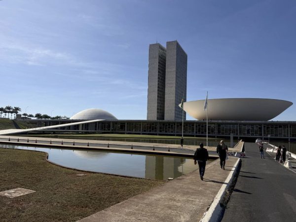 Caso Master expõe crise de confiança nas instituições