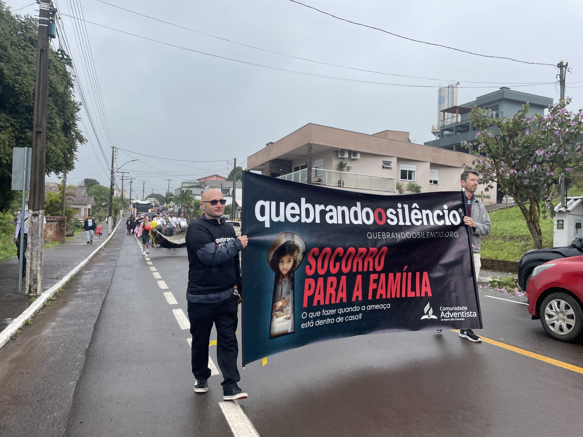 Caminhada alerta para violência contra mulheres, crianças e idosos