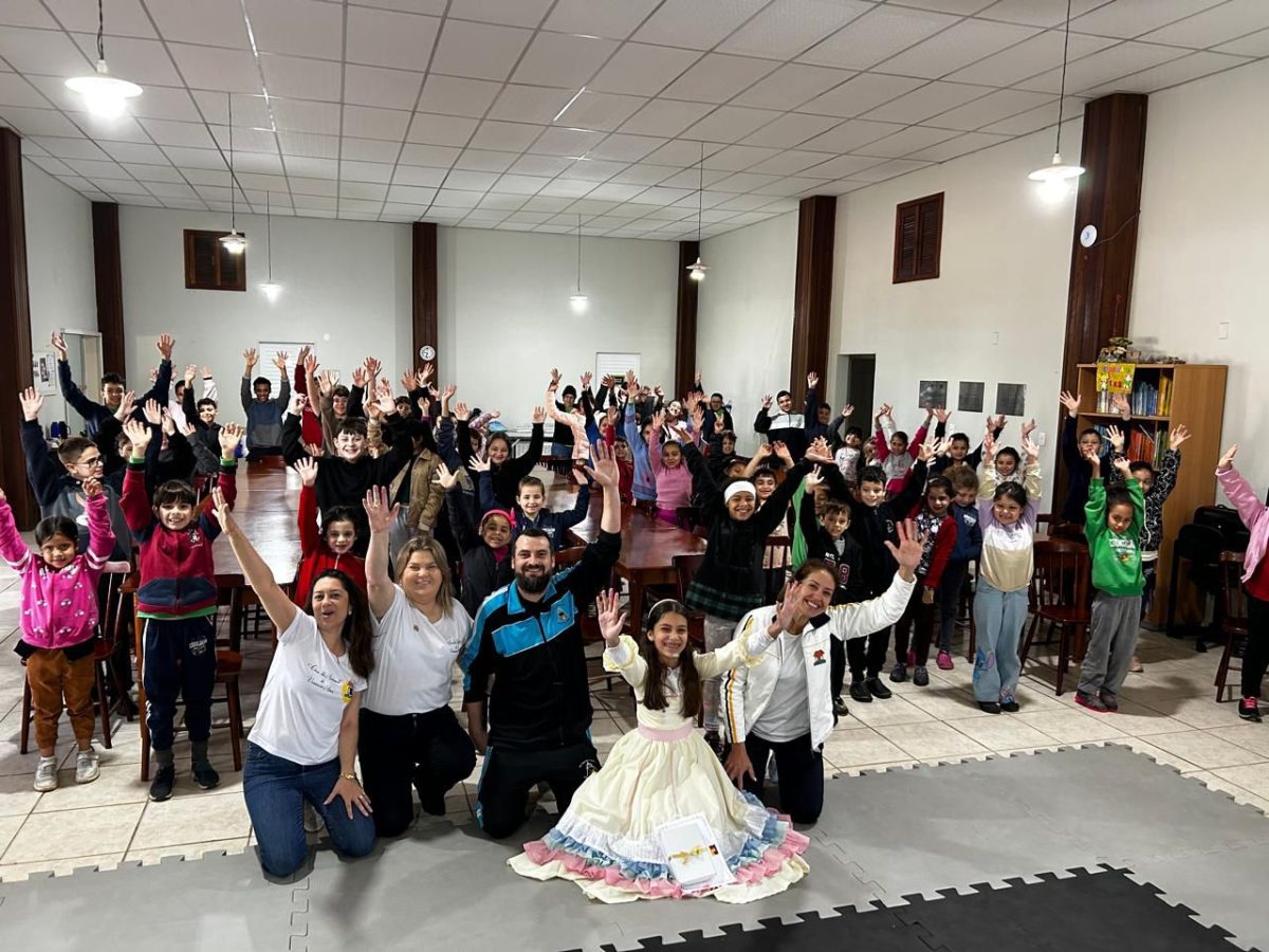Projeto aproxima jovens da arte tradicionalista