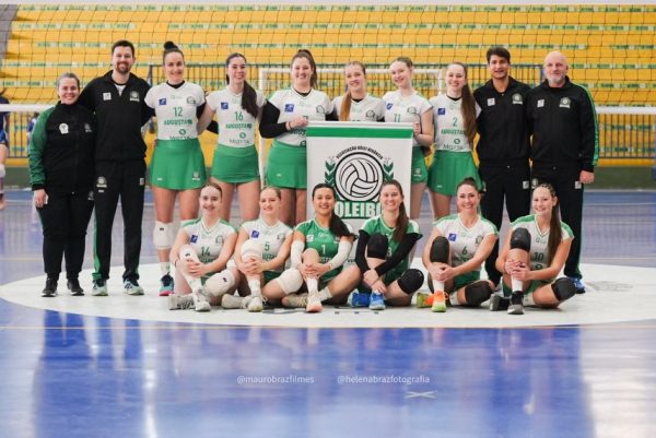 AVV fecha fase com 100% e garante liderança