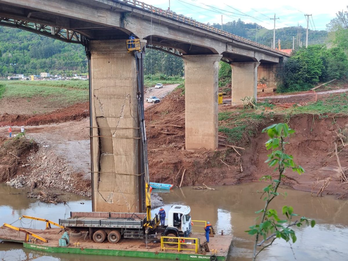 Acompanhe a liberação de pedestres e veículos leves na ponte da 129