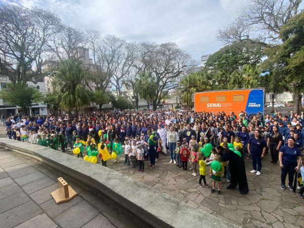 Caminhada Cívica reúne centenas de pessoas em Encantado