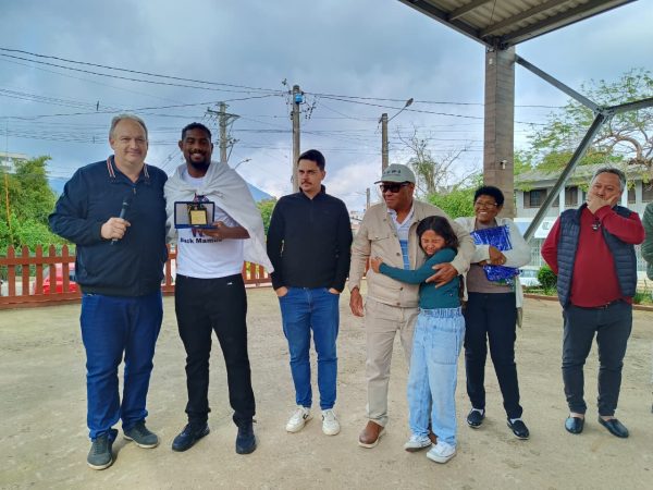 Roca Sales homenageia lutador da maior organização de MMA do mundo